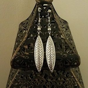 💜NWOT 💜 Earrings